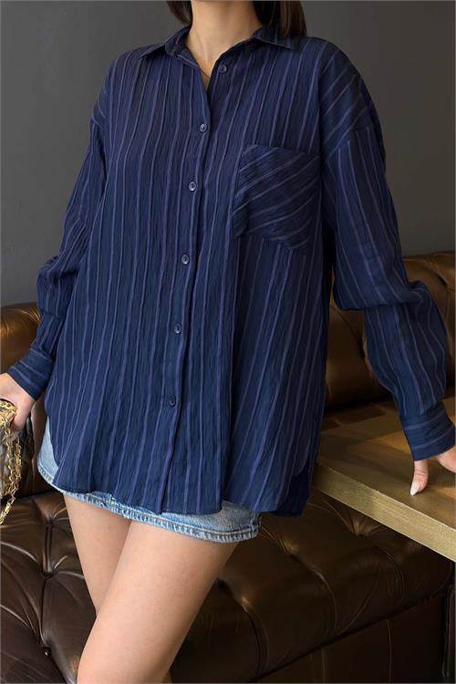 Kadın Lacivert Çizgili Oversize Gömlek – Günlük Şık Kombin ESR079